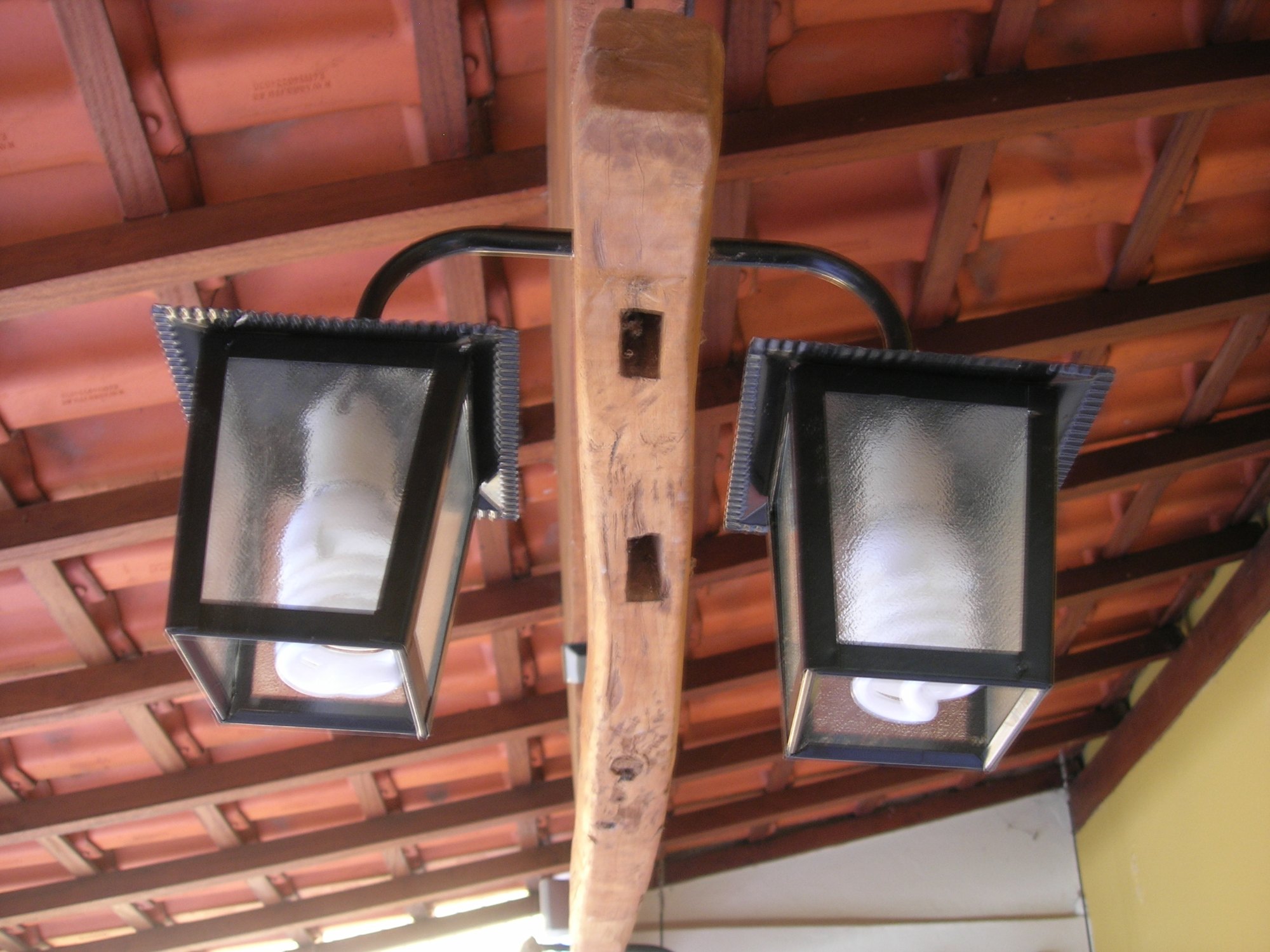 Upcycling - Luminária de canga de boi